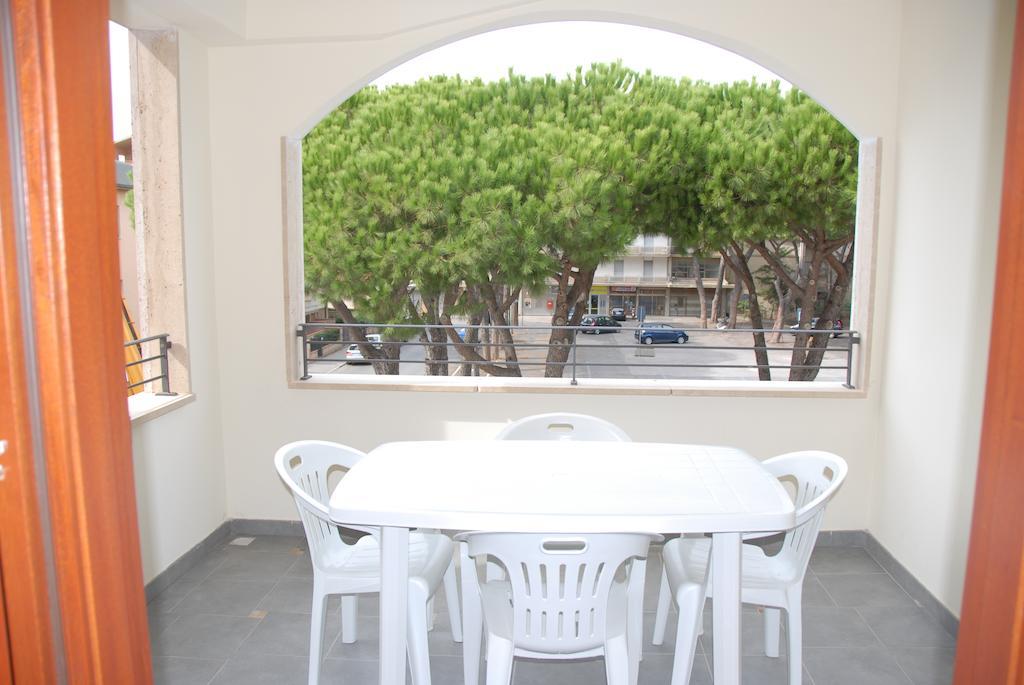 I Portici Appartamenti מרינה די גרוסטו חדר תמונה